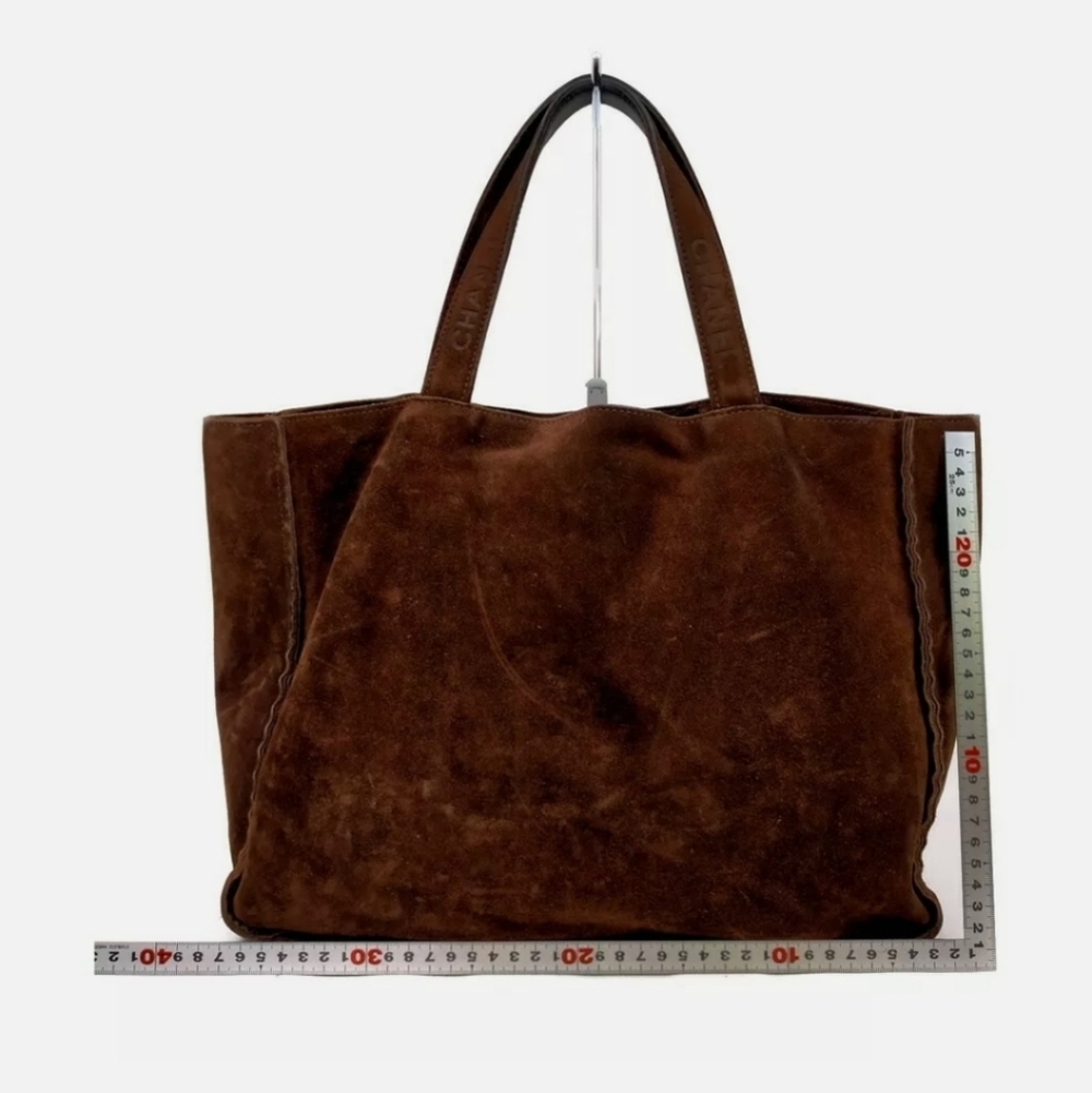 🦄  CHANEL Brown Suede Tote - Picture 2 of 10